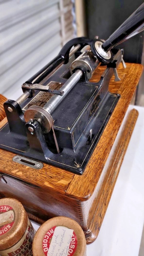 Edison Home Model B Bedplate Pinstriping and Mechanism Detail