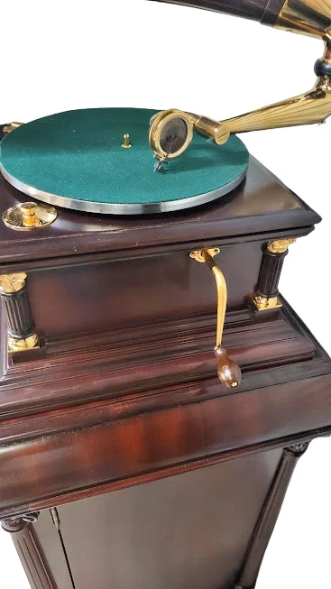 Victor VI 24K Gold Tonearm & Side Perspective